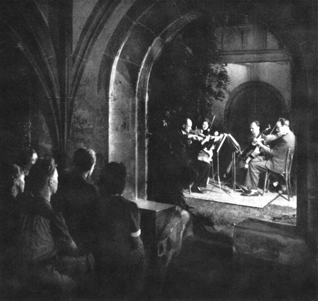 Katharinengasse 11, St. Gallen (1950er Jahre) Ehrenzeller (aus Neujahrsblatt) Katharinengasse 11, St. Gallen (1950er Jahre) Ehrenzeller (aus Neujahrsblatt)