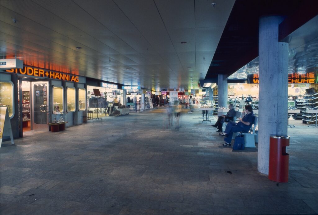 1977 Grossacker Innenraum_04